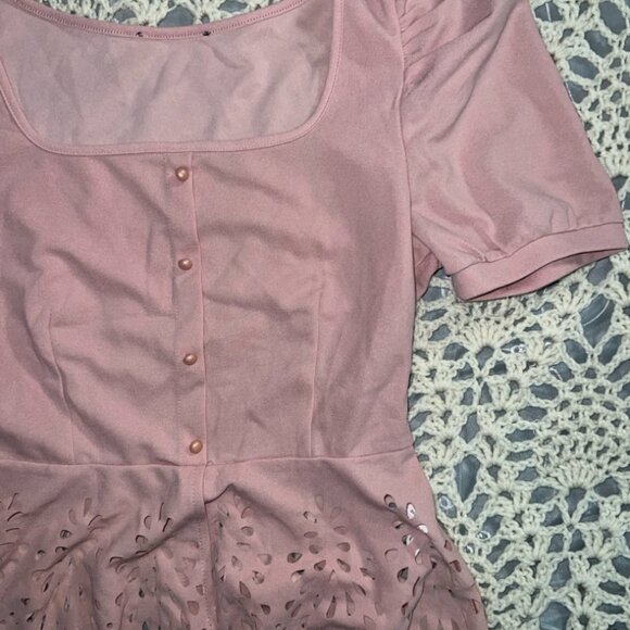 NWOT Button Front Scallop Edge Rose Puffed Short Sleeves Blouse Top Sz XS C08 - Picture 3 of 7